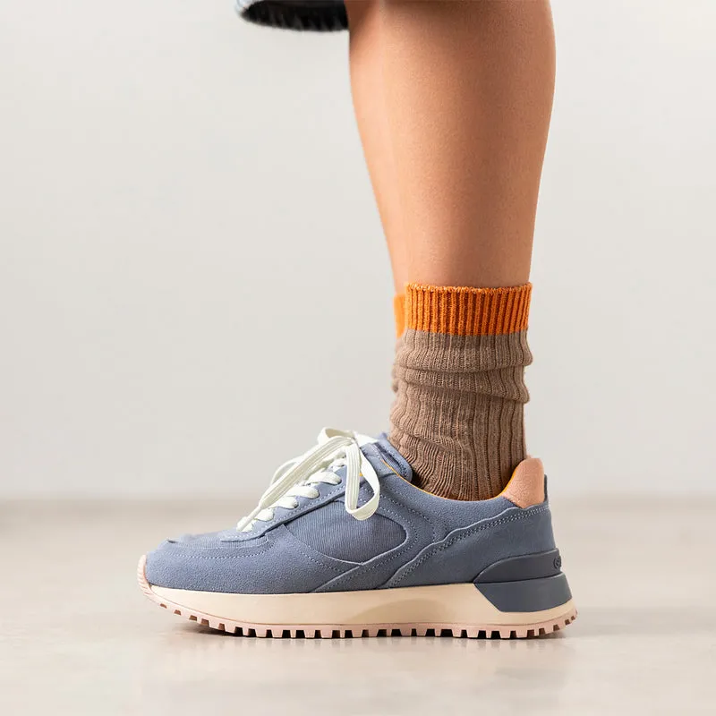 RETRO SNEAKERS FLOING