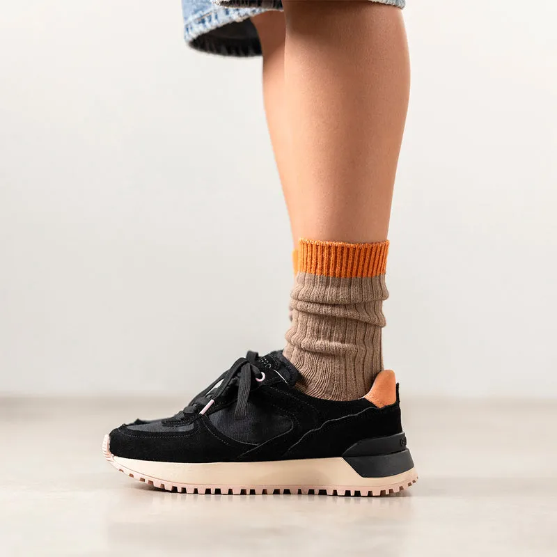 RETRO SNEAKERS FLOING