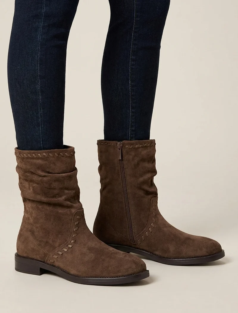 Bottines en suédine à coutures apparentes - Marron