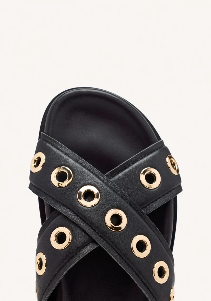 LEATHER SANDALS WITH EYELETS AND THREADS HILES