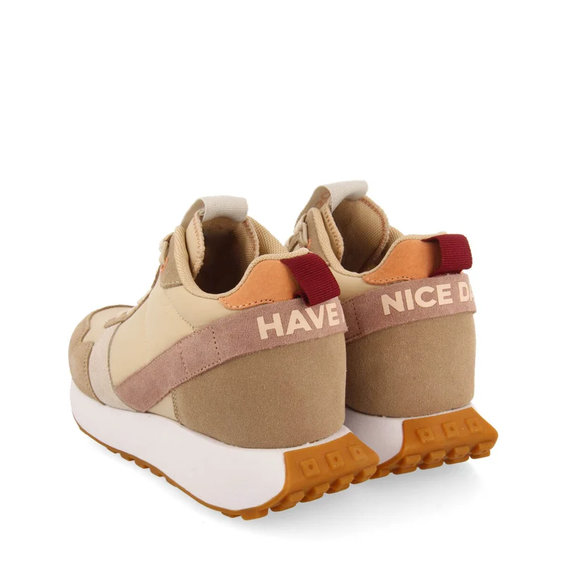 Aracai women's beige retro-style sneakers with inner wedges