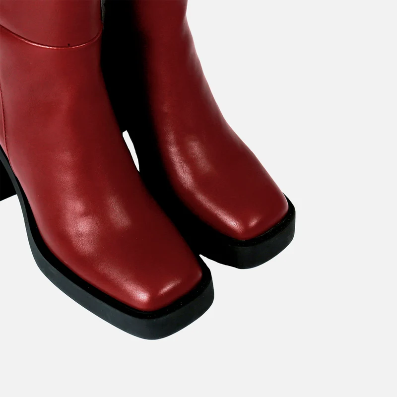 Goeblange women's straight burgundy knee-high boots with square toes, a thick platform and wide heels