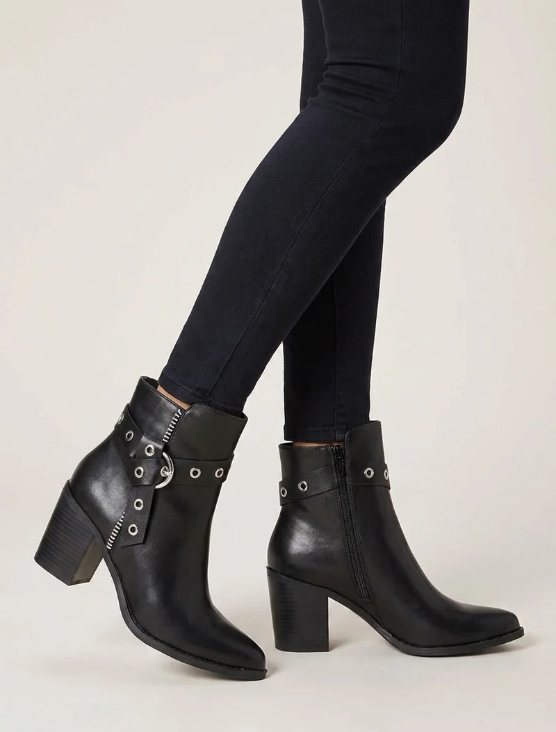 Bottines sanglées à bouts pointus - Noir