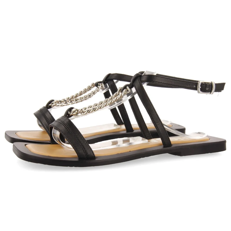 Goyave women's black sandals with straps and a decorative chain
