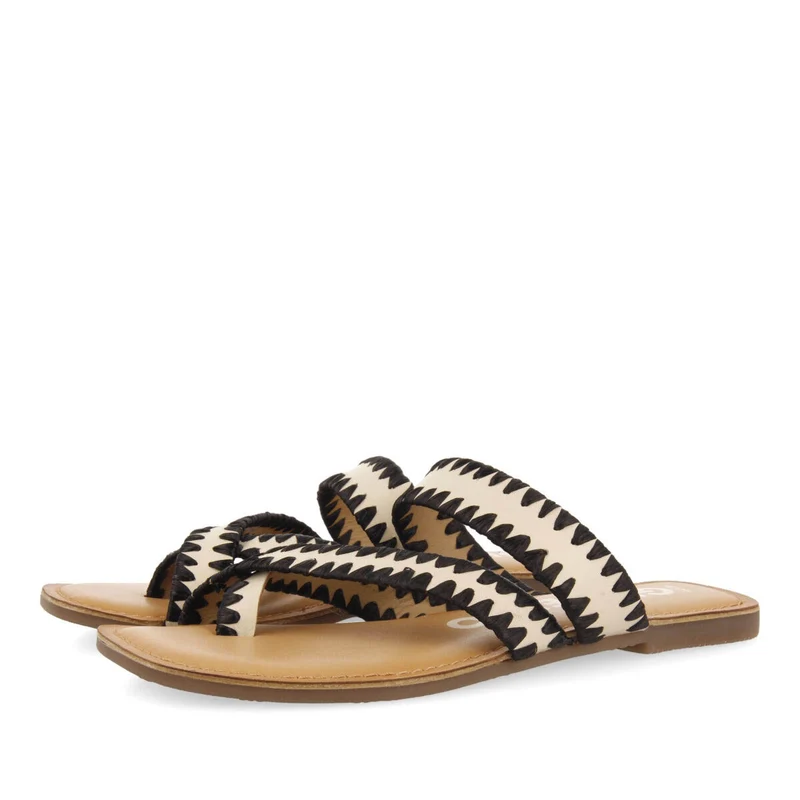Goias women's off-white leather sandals with decorative raffia stitching