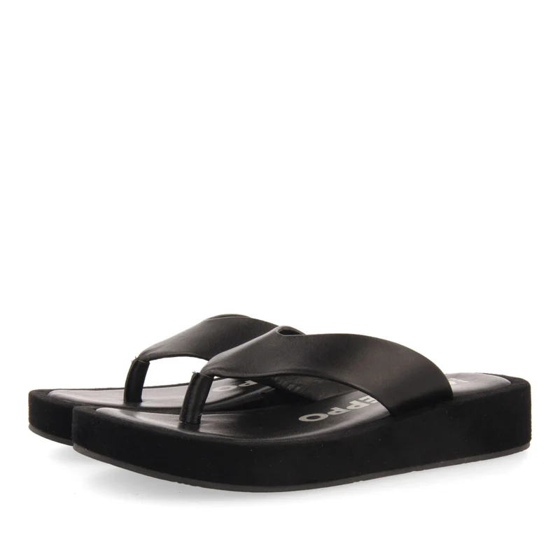 Domats women's sandals with thick soles and a black strap
