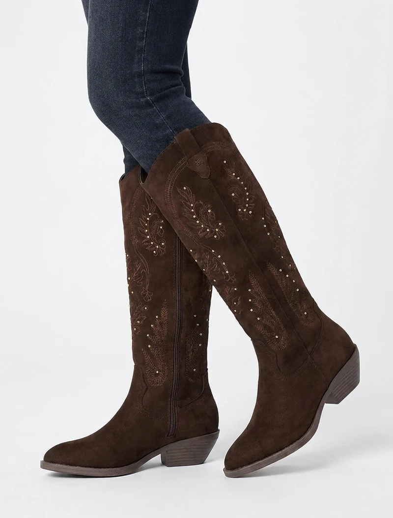 Bottes en suédine style santiags à clous - Chocolat