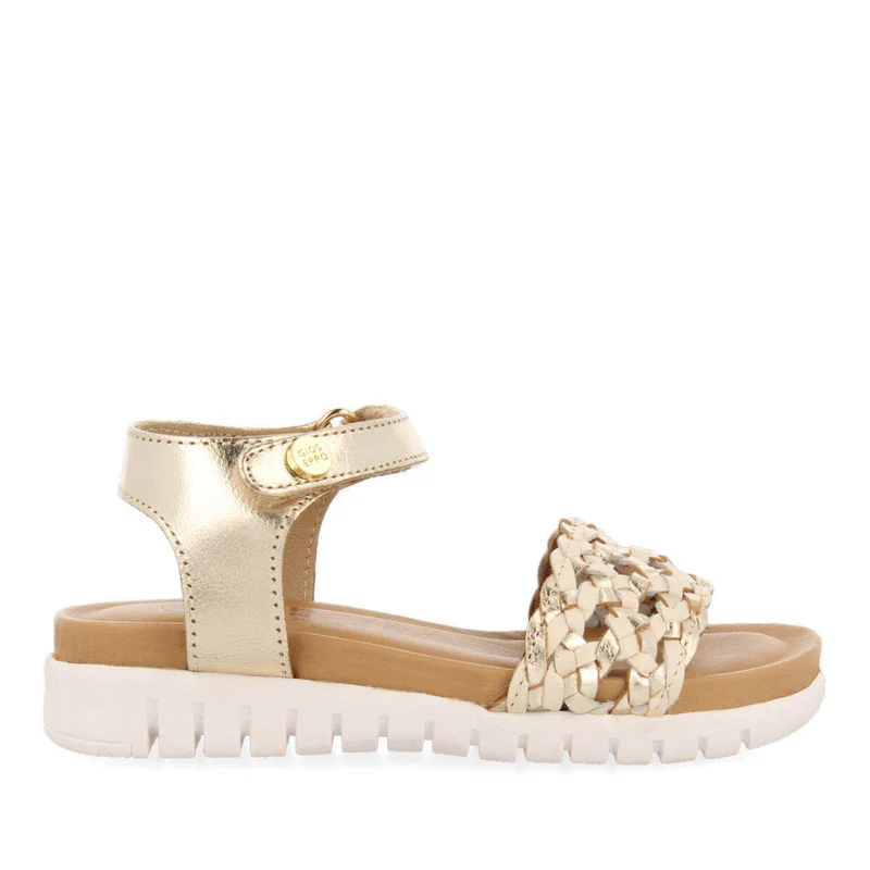 Claudon girls gold leather sandals withlaited vamps