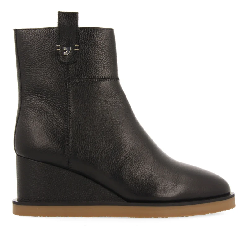 Glamis women's black leather ankle boots with wedges