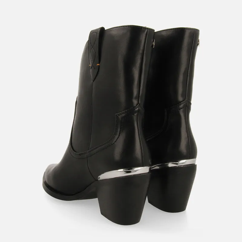 Roslyn women's black cowboy boots with metal on the toes and heels