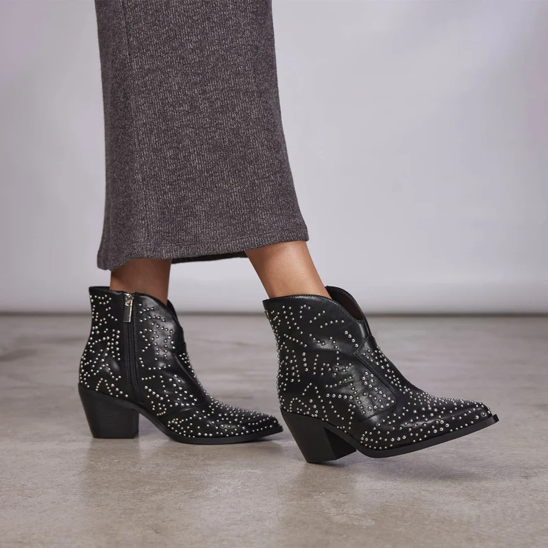 Struer women's black cowboy boots with decorative studs