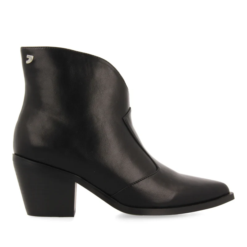 Portree women's black cowboy boots