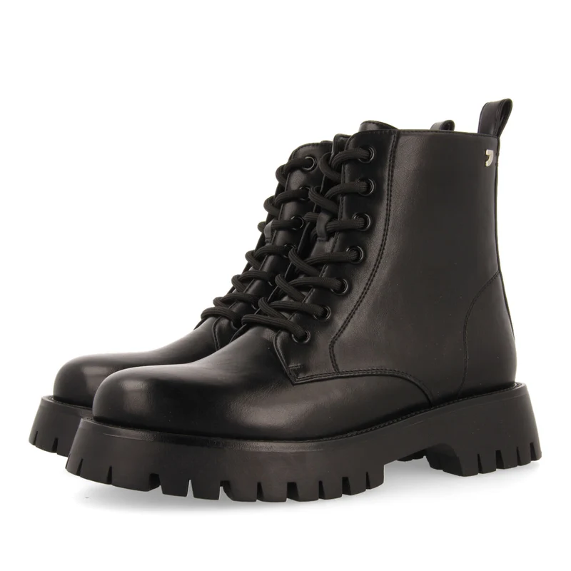 Hesseng women's black lace-up biker boots with track soles