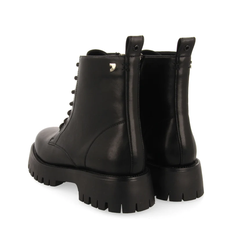 Hesseng women's black lace-up biker boots with track soles