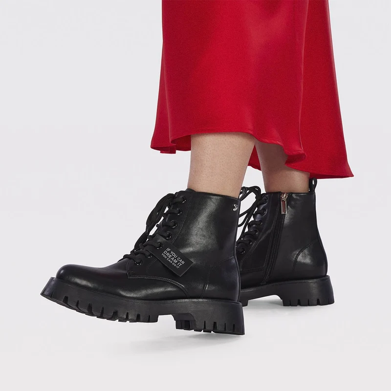 Hesseng women's black lace-up biker boots with track soles