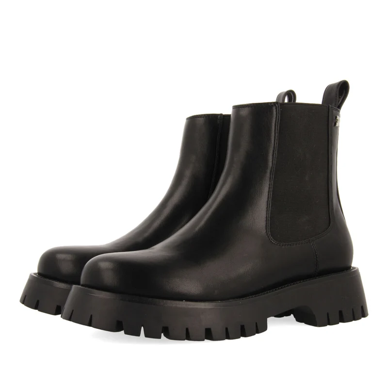 Geilo women's black chelsea boots with track soles