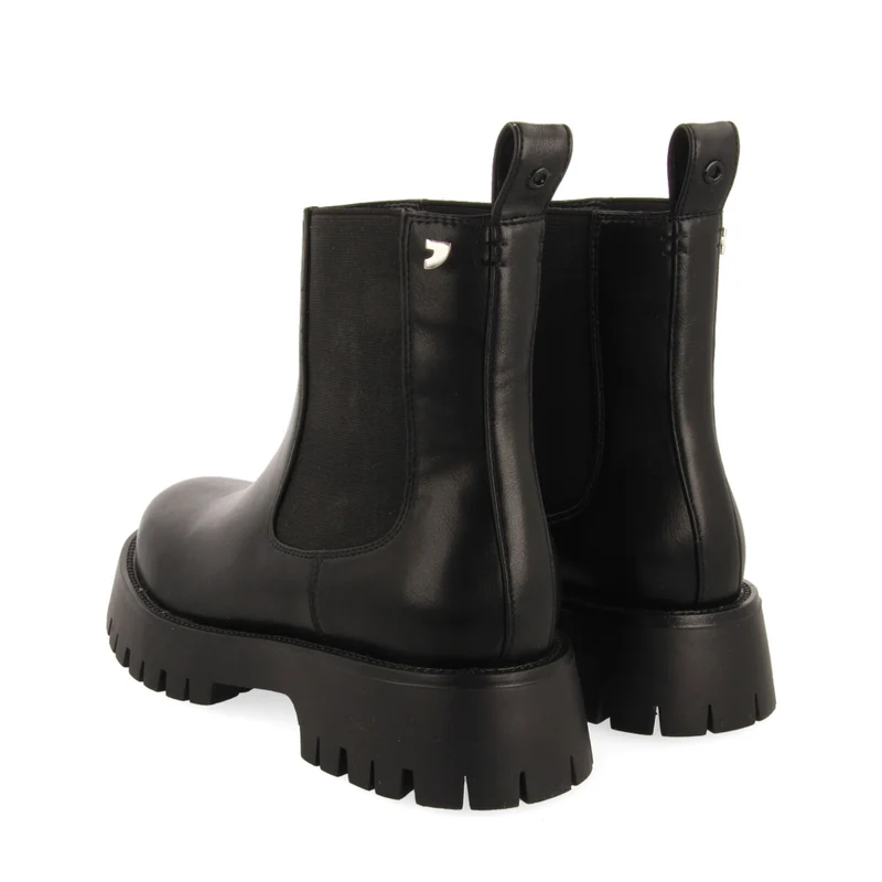 Geilo women's black chelsea boots with track soles