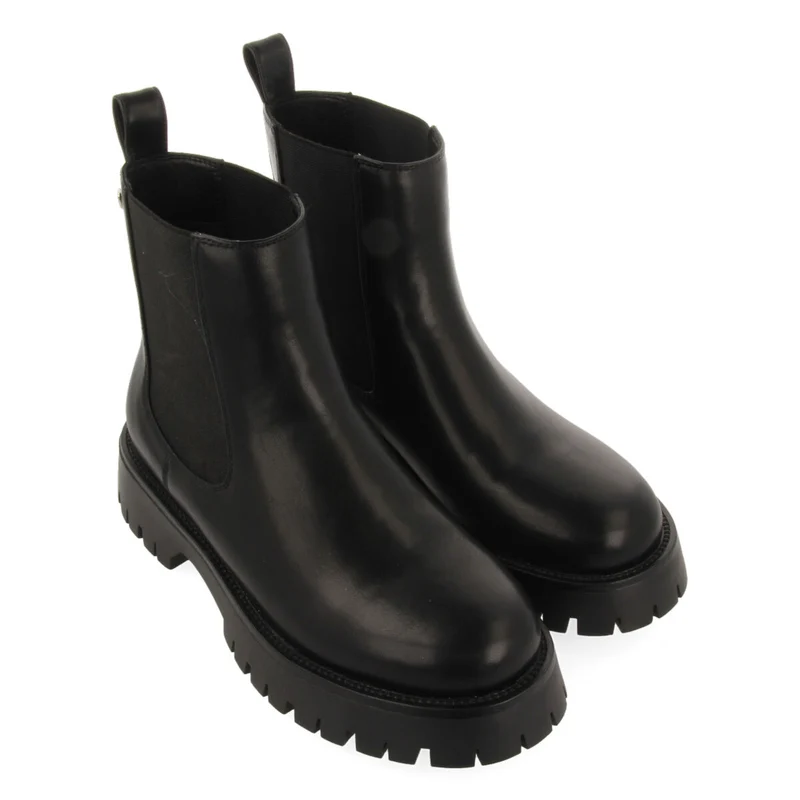 Geilo women's black chelsea boots with track soles