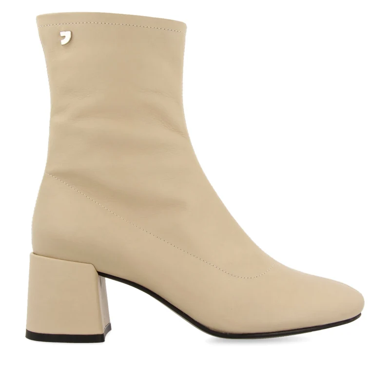 Artas women's cream leather ankle boots with mid heels and round toes
