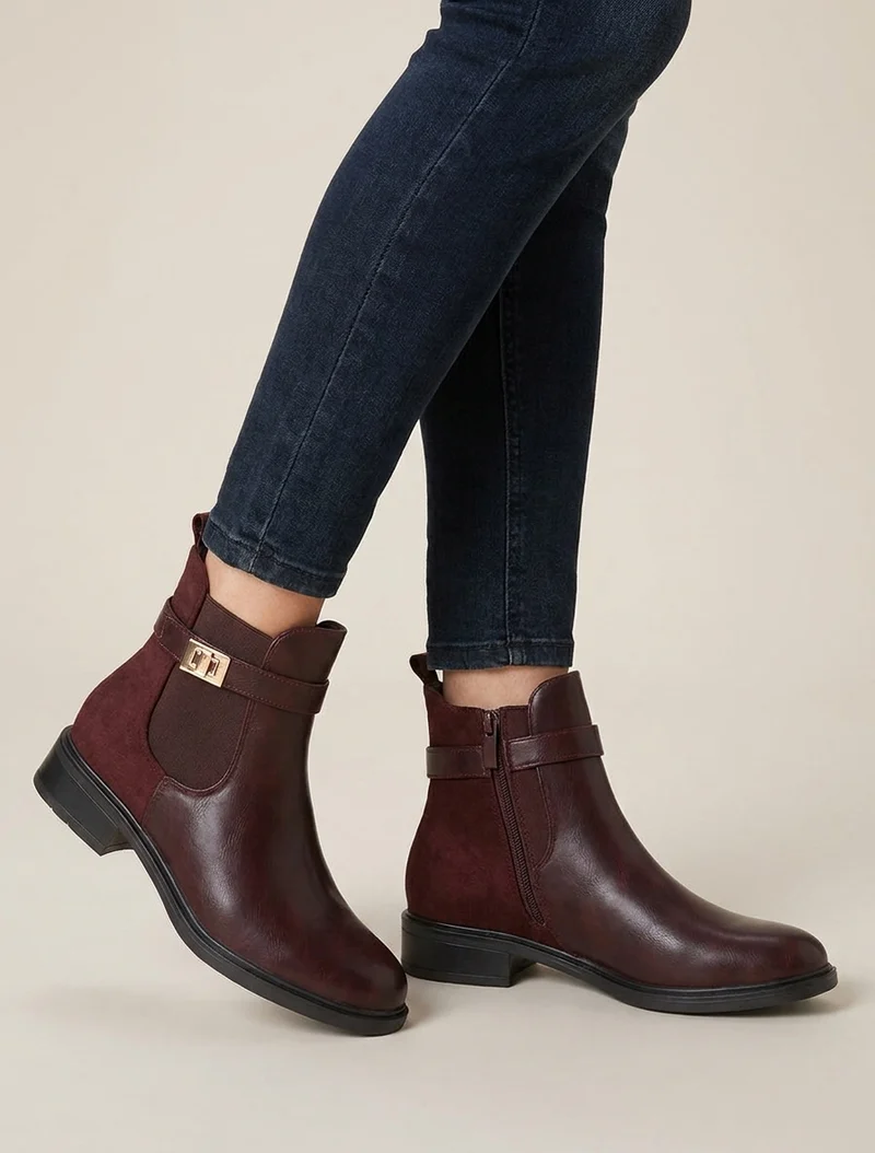 Bottines unies à contrefort en suédine - Lie de vin