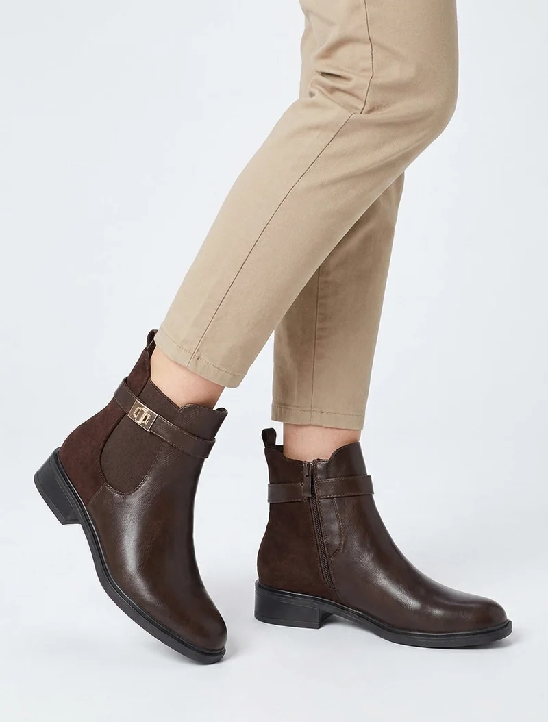 Bottines unies à contrefort en suédine - Marron